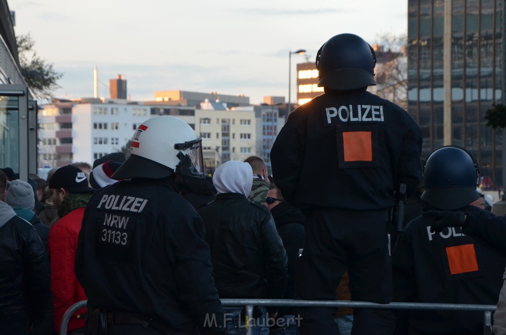 Demo Koelner Hauptbahnhof P159.JPG - Miklos Laubert